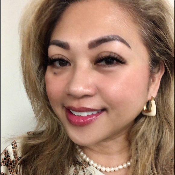 U-Shaped Hoop Earrings (Beige) - Picture 6 of 7